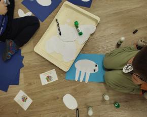 CA  Manipulační a stolní hry - sestavujeme lední medvědy z různých tvarů papíru